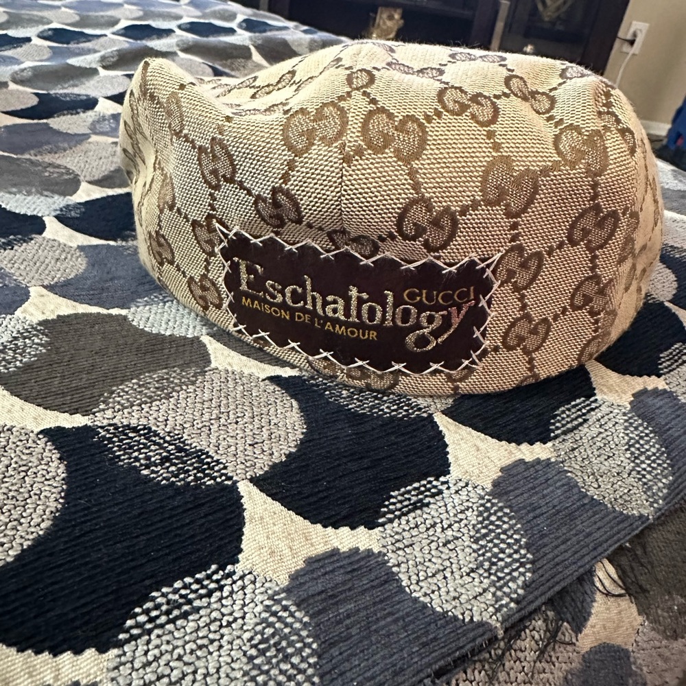 Gucci newsboy hat, EUC. No stains or smells. Excellent condition.